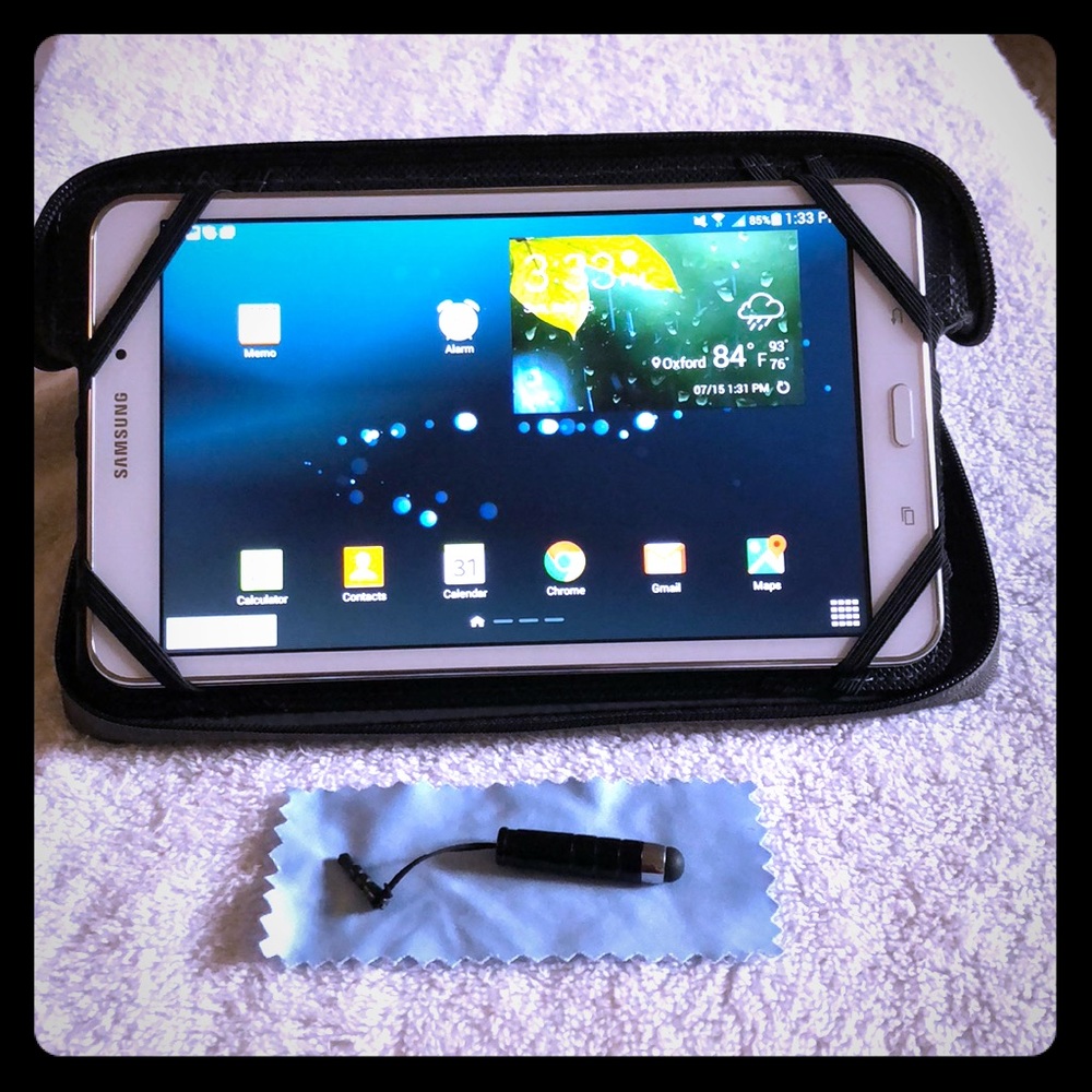 White Samsung Galaxy Tablet 4